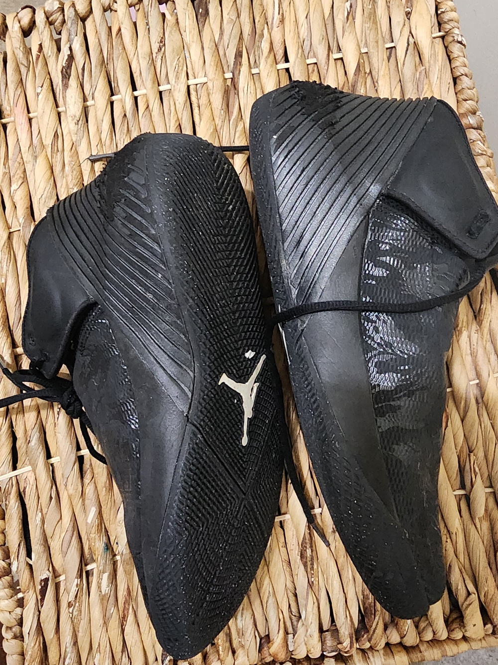 Jordan Men’s Black Motion Basketball Shoes Size 9.5